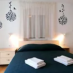 Apartment Veli Dvor - Private House In Old Town Cres