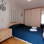 Apartment Veli Dvor - Private House In Old Town Cres Cres