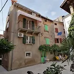 Apartment Veli Dvor - Private House In Old Town Cres Apartamento *