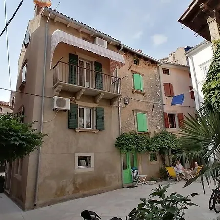 Veli Dvor Apartmán *