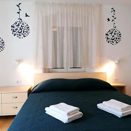 Veli Dvor - Private House In Old Town