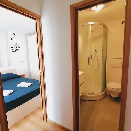 Apartman Veli Dvor - Private House In Old Town Cres