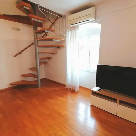 Veli Dvor - Private House In Old Town Cres